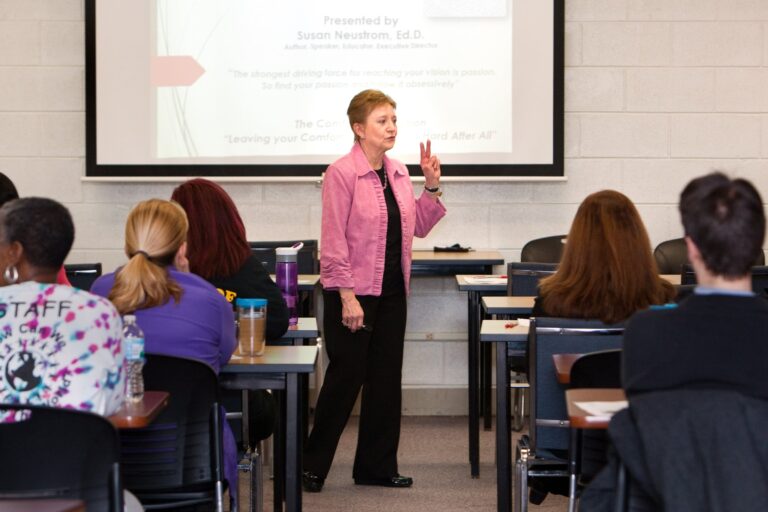 Susan Neustrom, Ed.D., a free motivational speaker with FreeSpeakers.org, presents to a group.